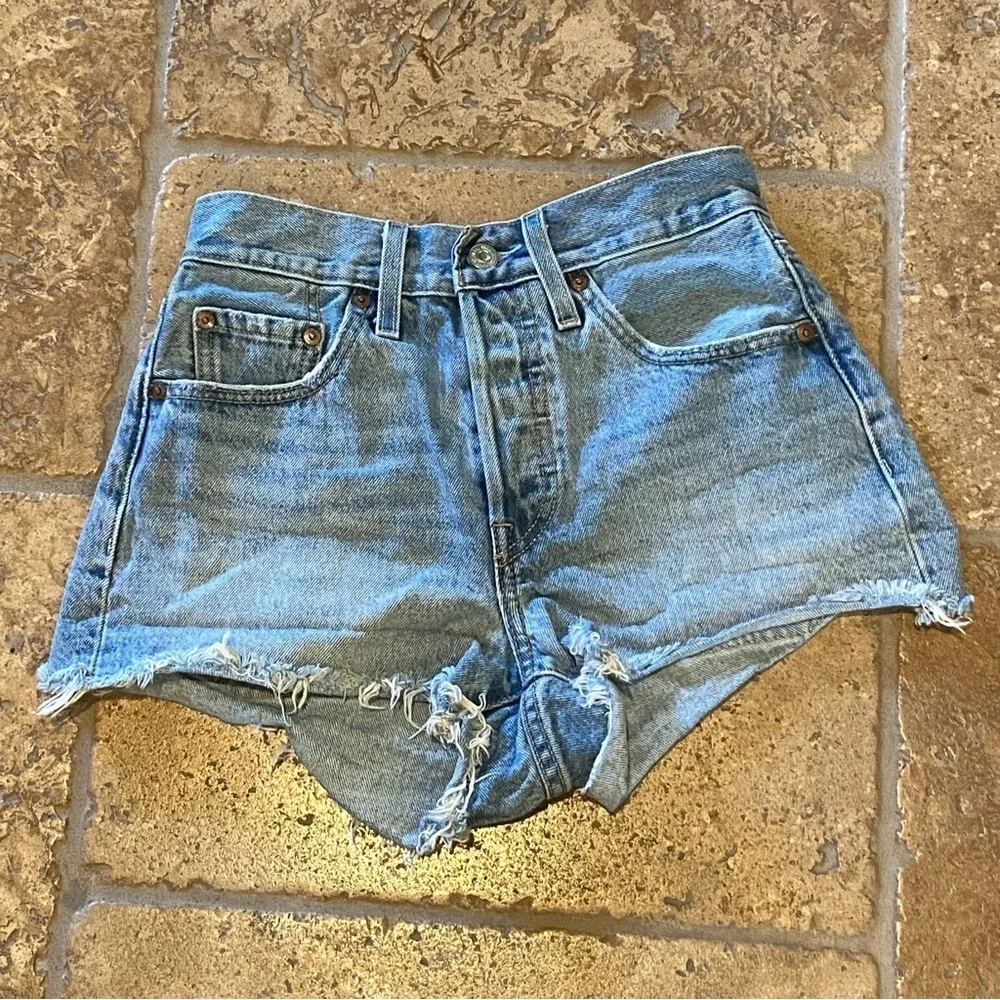 LEVI’S 501 Blue Buttoned Fly Raw Hem Jean Shorts Size 24
